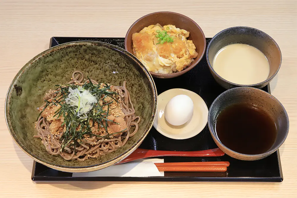 4種の味わい つけ汁肉そば　写真